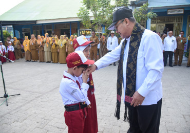 Hari Pertama MPLS: Mendikdasmen Ajak Bangun Karakter Anak Sejak Langkah Pertama di Sekolah