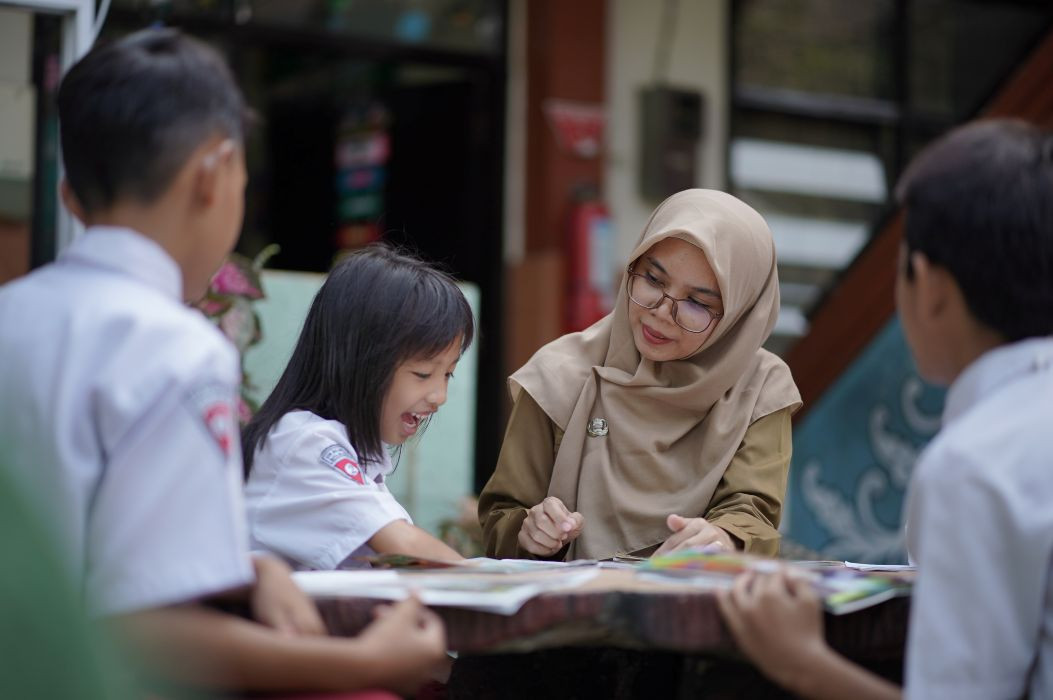 Tips Membangun Sikap Bermasyarakat pada Anak