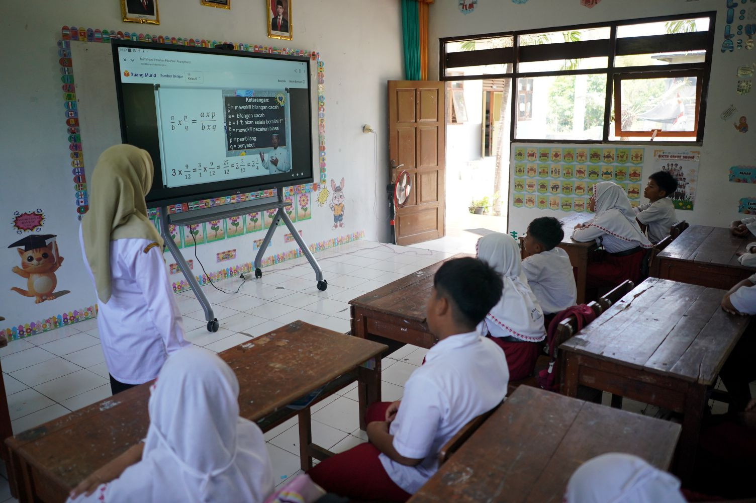 Pemerintah Pacu Pendidikan Bermutu melalui Penguatan Kebijakan dan Tata Kelola Pemerintah Pacu Pendidikan Bermutu melalui Penguatan Kebijakan dan Tata Kelola